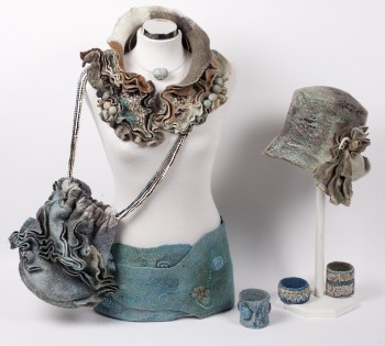 Oberfl&auml;chenstrukturen in Nuno und kunstvolle Stickerei Beispiel 1