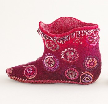 Oberfl&auml;chenstrukturen in Nuno und kunstvolle Stickerei Beispiel 2