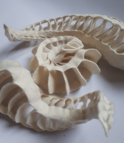 Auf&acute;s Horn genommen - plastische Objekte aus Filz  Beispiel 2