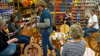 Einf&uuml;hrung - Handspindel und Spinnrad - Kurs findet unter Hygieneauflagen statt - Anmeldung m&ouml;glich Beispiel 1