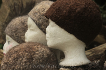 Rohwolle filzen - Kr&auml;gen, Umh&auml;nge, H&uuml;te, Hauben,... Beispiel 1